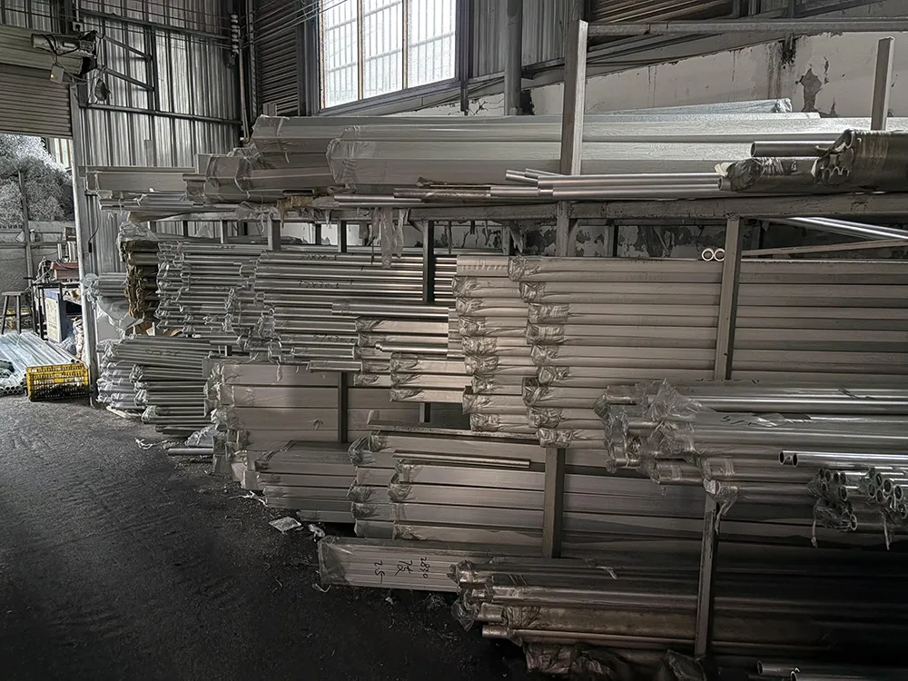 On-site photo of ShunFeng’s extruded aluminum profile inventory